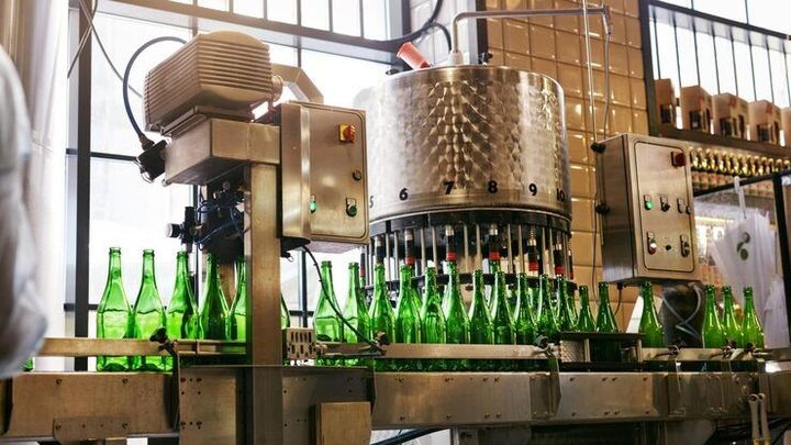 Guide to Automatic Bottle Fillers: Working Principles, Machine Types, and Production Efficiency