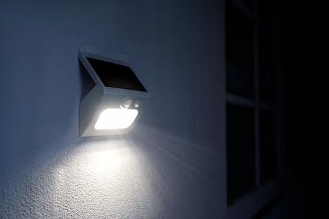 Guide to Motion Sensor Lighting: Technology, Installation Insights, and Energy Savings