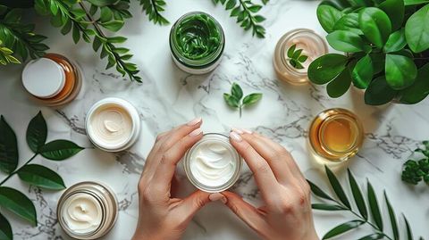 Complete Guide to Organic Skincare for Sensitive Skin: Natural Solutions and Expert Knowledge